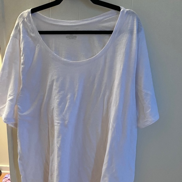 Classic white Tee - Picture 1 of 2